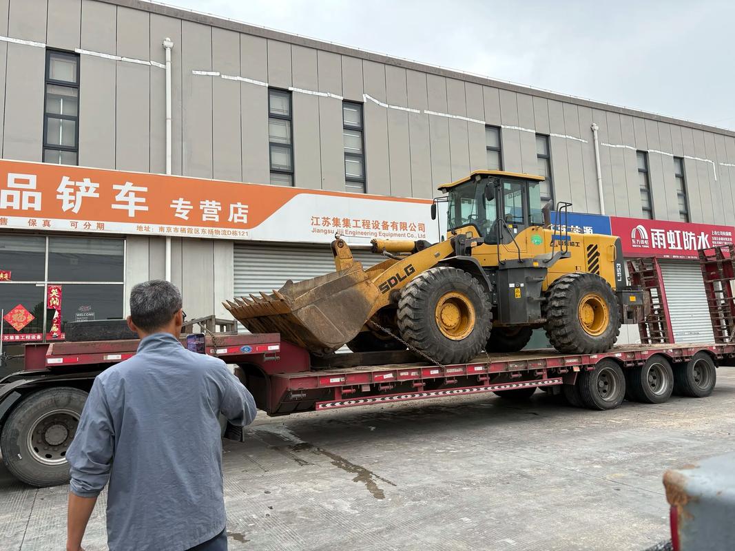 工程机械租赁火热进行中 三台设备今日售出，工地专用机械助力高效施工